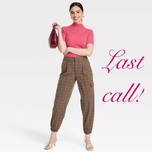 Women’s High Rise Cargo Joggers in Brown Plaid, Size 4